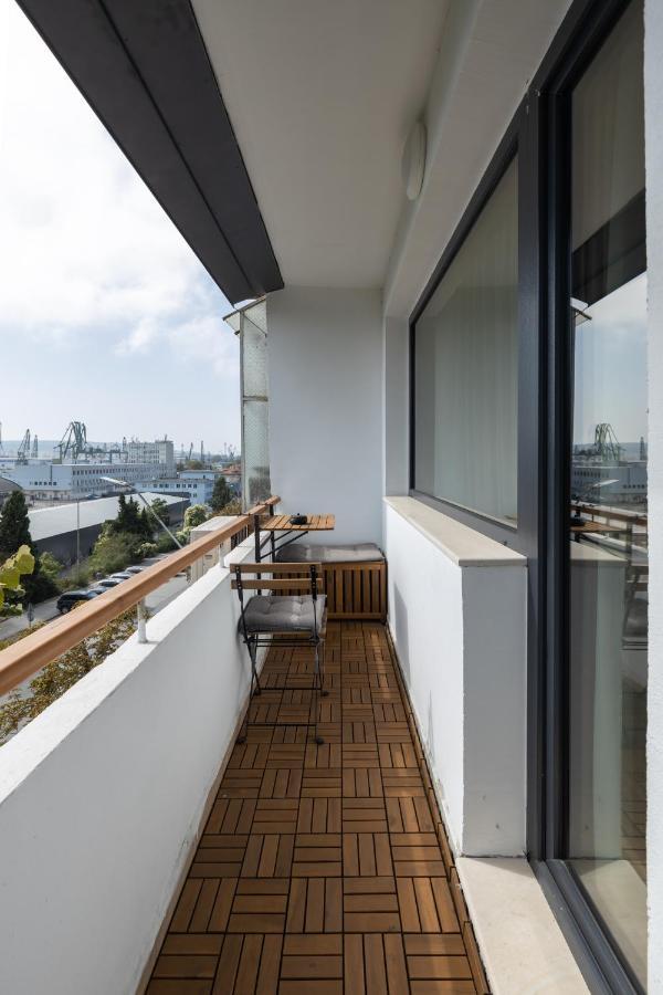 Topaz Beachfront Apartment Варна Екстериор снимка
